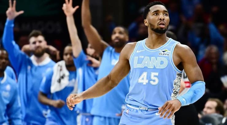 דונובן מיטשל חוגג (רויטרס) דונובן מיטשל חוגג