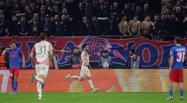 ניקולס טליאפיקו חוגג (רויטרס) ניקולס טליאפיקו חוגג