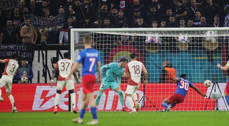 ניקולס טליאפיקו כובש (רויטרס) ניקולס טליאפיקו כובש