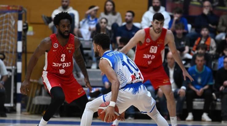 קנדל מקולום מול קאדין קרינגטון (ראובן שוורץ) קנדל מקולום מול קאדין קרינגטון