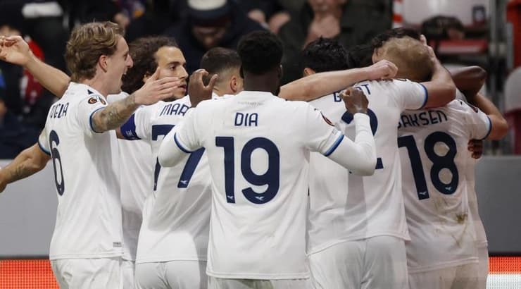 שחקני לאציו חוגגים