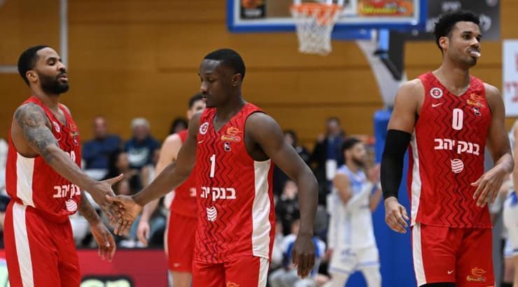 שחקני הפועל ירושלים חוגגים (ראובן שוורץ) שחקני הפועל ירושלים חוגגים