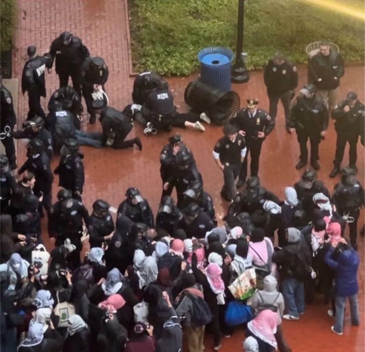 המפגינים וכוחות המשטרה