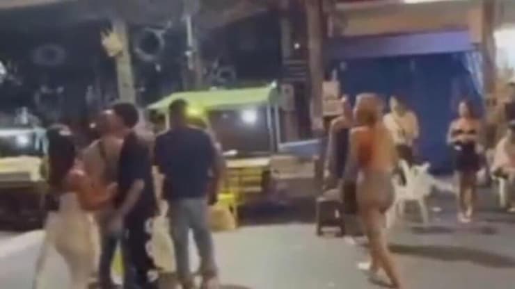 2 צעירים ישראלים נפצעו ונעצרו ברובע חיי הלילה בפוקט במעורבות בתגרה עם קבוצת ליידי בויז