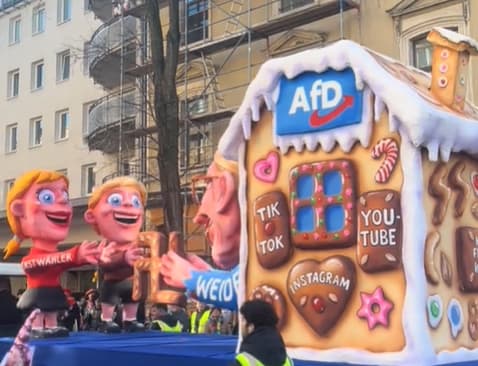 אחד המיצגים – הרשתות החברתיות מפתות ילדים ובייגל בצורת צלב קרס (צילום: מתוך הרשתות החברתיות) אחד המיצגים - הרשתות החברתיות מפתות ילדים ובייגל בצורת צלב קרס