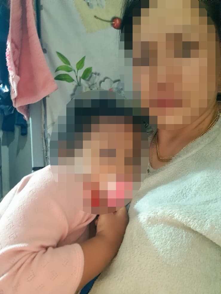 בתה של אישה פיליפינית ששוהה בישראל באופן לא חוקי ועומדת לפני גירוש עם דודתה 