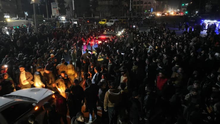 תומכי אסד מפגינים נגד המשטר החדש באידליב