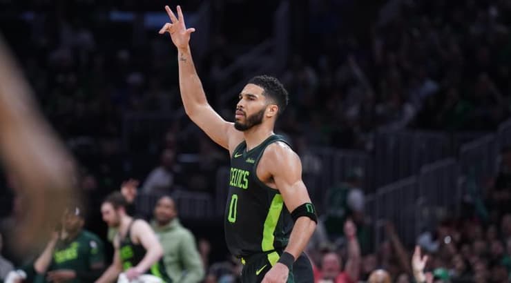 ג'ייסון טייטום חוגג (רויטרס) ג'ייסון טייטום חוגג