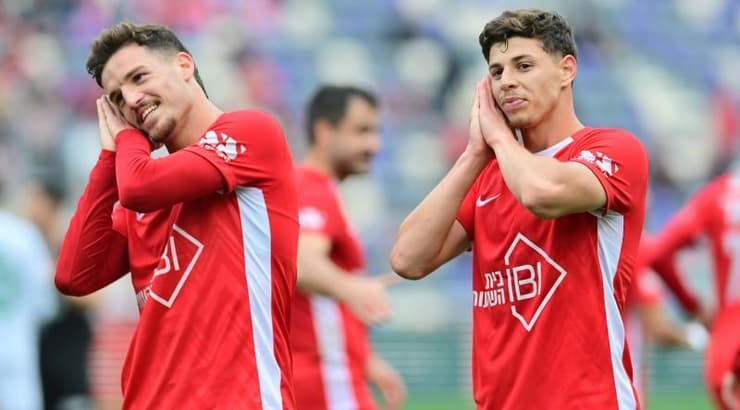 סתיו טוריאל וארי כהן חוגגים (חגי מיכאלי) סתיו טוריאל וארי כהן חוגגים