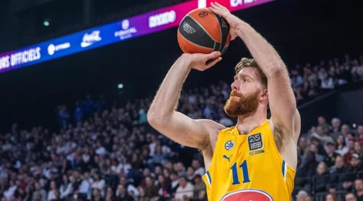 וויל ריימן מעבר לקשת (אלעד גולדשטיין, מכבי ת"א) וויל ריימן מעבר לקשת