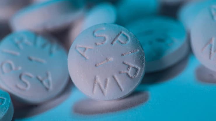 אספירין במינון נמוך מפחית ביותר מ-50% את הסיכון לחזרת סרטן המעי הגס עם מוטציות גנטיות (צילום: shutterstock) אספירין