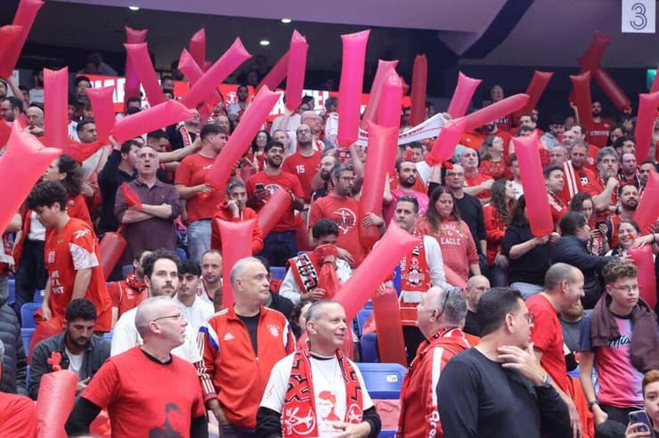 הפועל ת"א הפועל חולון יום האשה בלונים ורודים