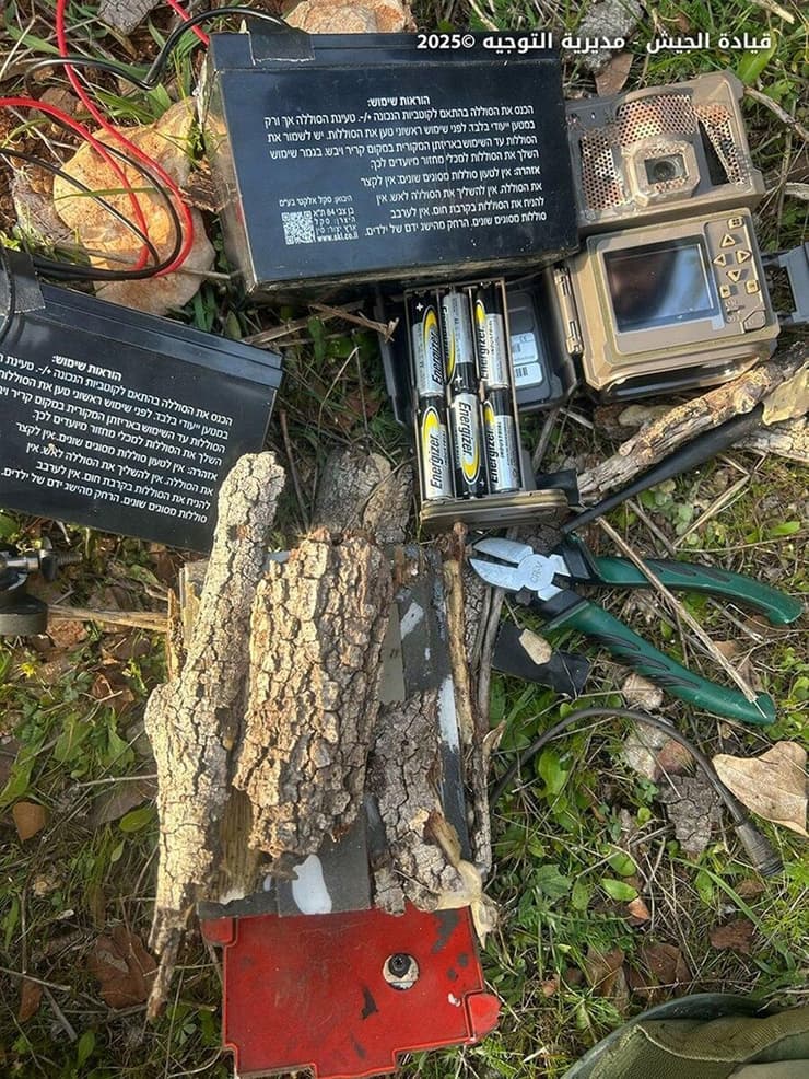 "מכשירי ריגול" שנטען כי שייכים לישראל, ונמצאו באזור כפר שובא בדרום לבנון מכשירי ריגול שנטען כי שייכים לישראל, נמצאו באזור כפר שובא בדרום לבנון