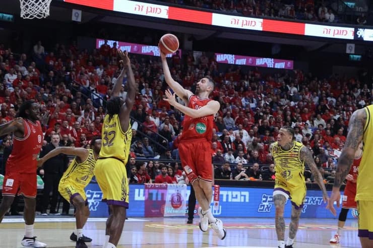 תפס פיקוד ברבע האחרון. טימור (צילום: מוטי קמחי) טימור