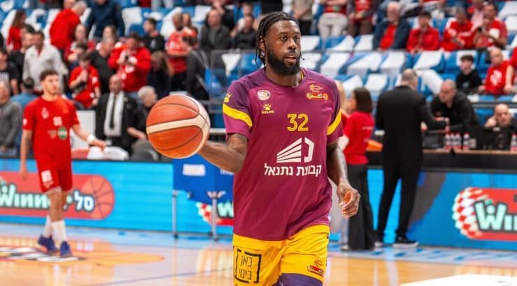 ג'סטין אלסטון בחימום (רועי כפיר) ג'סטין אלסטון בחימום