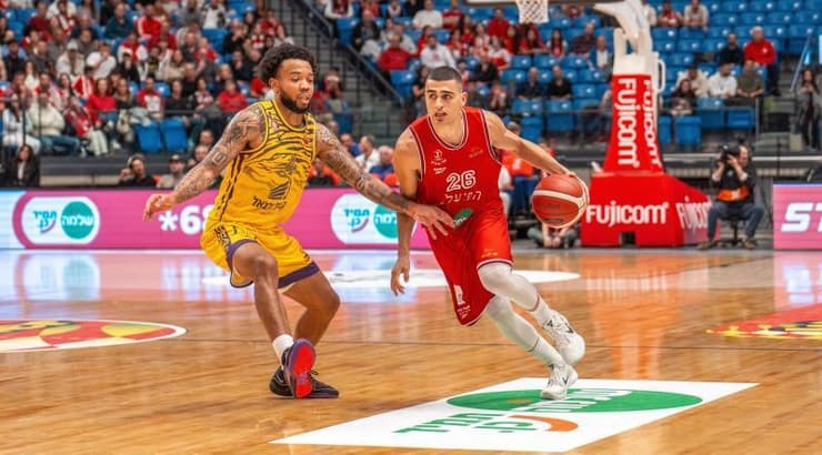 ים מדר עם הכדור (רועי כפיר) ים מדר עם הכדור