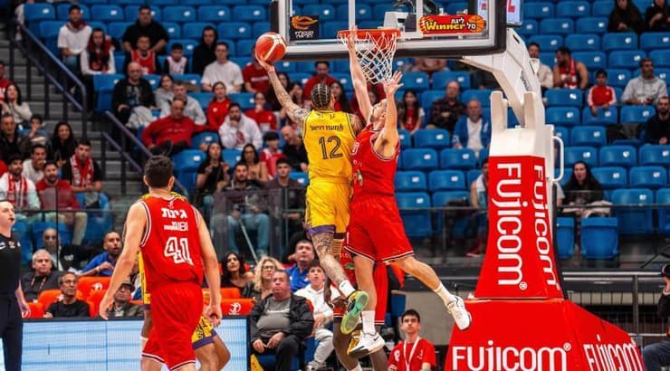 מייקל קייזר בדרך לקלוע (רועי כפיר) מייקל קייזר בדרך לקלוע