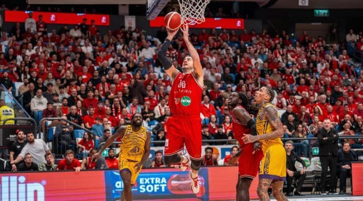 עוז בלייזר מתעופף (רועי כפיר) עוז בלייזר מתעופף