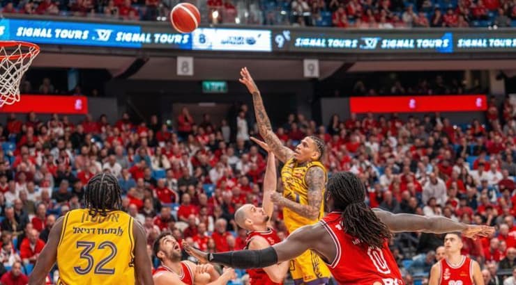 מייקל קייזר מעל גיא פלטין (רועי כפיר) מייקל קייזר מעל גיא פלטין