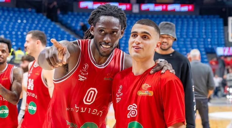 ג'ונתן מוטלי וים מדר מאושרים (רועי כפיר) ג'ונתן מוטלי וים מדר מאושרים