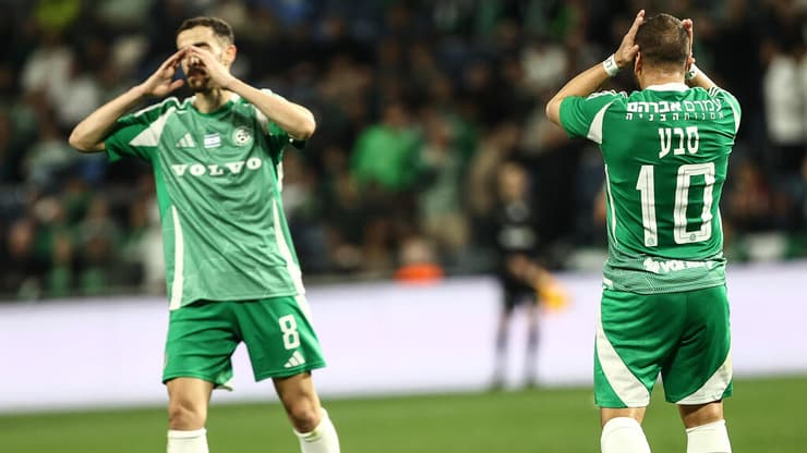 חזיזה וסבע מיואשים, אתמול בסמי עופר (צילום: גיל נחושתן) שחקן מכבי חיפה דולב חזיזה עם דיא סבע