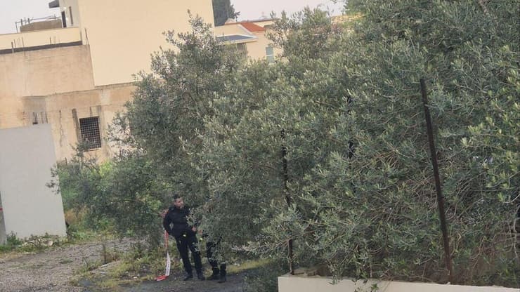 כוחות משטרה בכפר קרע. ארכיון זירת הרצח בכפר קרע