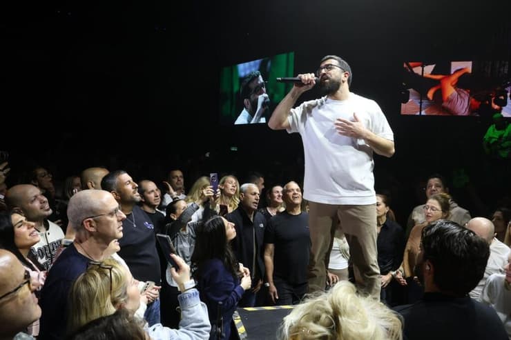 חנן בן ארי בהופעה, מתוך פסטיבל רוק פתאל