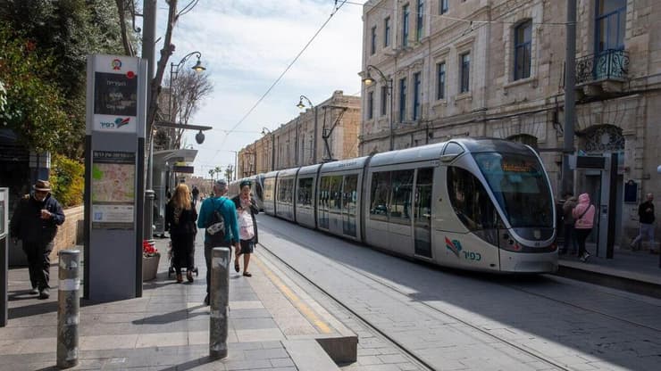 הנוסעים המאוכזבים ברכבת הקלה בירושלים
