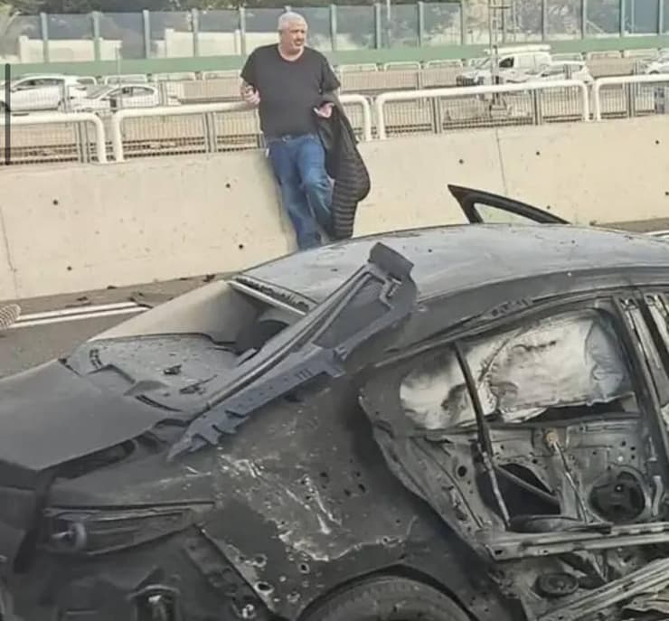 לחיאני ליד רכבו שבו הונח מטען חבלה שלמי לחיאני עומד ליד הרכב לאחר ניסיון החיסול בלה גווארדיה