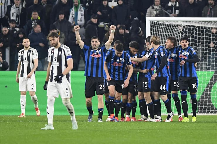 שחקני אטאלנטה חוגגים מול יובנטוס