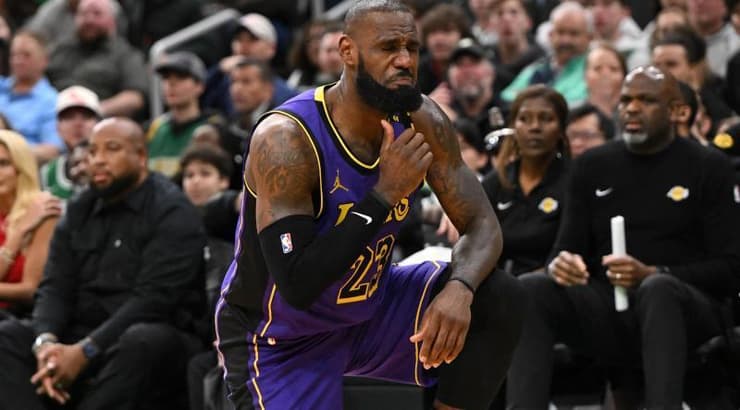 לברון ג'יימס מתוסכל (רויטרס) לברון ג'יימס מתוסכל