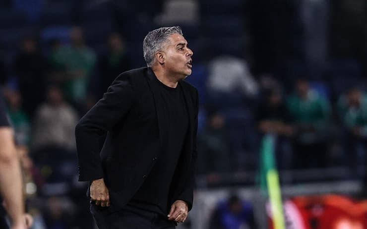 ניצחון בכורה. סילבס (צילום: גיל נחושתן) מאמן מ.ס אשדוד חיים סילבס