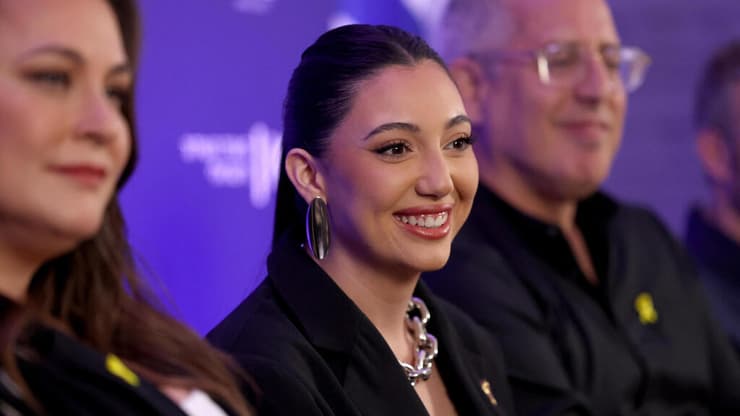 יואב צפיר, יובל רפאל וקרן פלס במסיבת העיתונאים (צילום: REUTERS/Ronen Zvulun) יובל רפאל