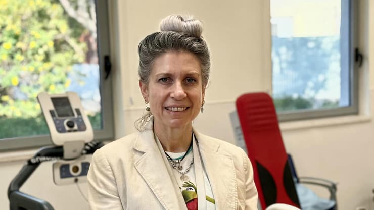 "מרגש לראות מטופל שחשב שלא יוכל ללכת מחייך":
הילה דהן, מנהלת סקטור פיזיותרפיה (שיווק בית רבקה ) הילה דהן