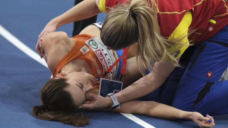 קוסטר המעולפת על המסלול (צילום: AP Photo/Patrick Post) קוסטר