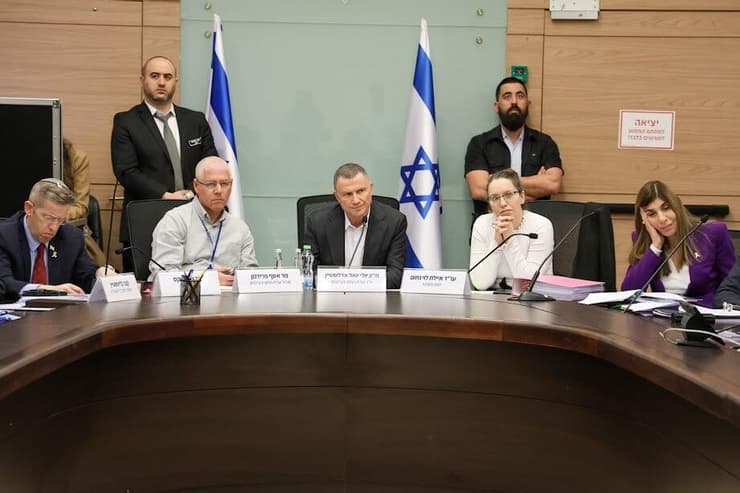 "מכאן תצא הבשורה של חוק גיוס אפקטיבי". חברי הוועדה, היום (צילום: דני שם טוב, דוברות הכנסת) ועדת החוץ והביטחון - דיון בעניין שילוב תלמידי ישיבות בצה"ל