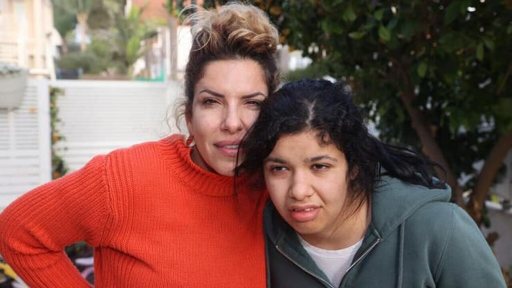 סימה אפרים וענבר, בת 17 עם צרכים מיוחדים