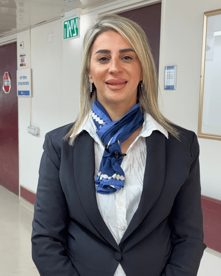 "אותי זה מעצים, כיף לי לתת שירות", שולמית שושן, ראש מדור, מרפאת כירורגיה פלסטית (גיל יוחנן) שולמית שושן מזכירה רפואית מרפאת כירורגיה פלסטית