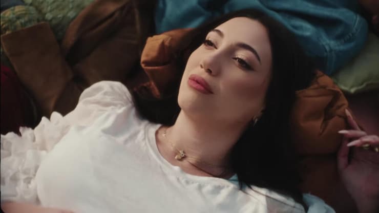 מתוך הקליפ ל-New Day Will Rise