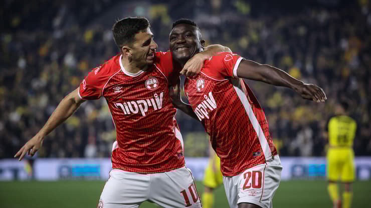 איך תיראה העונה הקרובה של באר-שבע? קאנגווה וביטון חוגגים (צילום: עוז מועלם) קאנגווה וביטון חוגגים