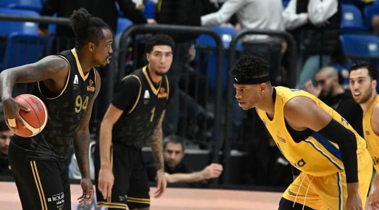 ג'ייקובן בראון מול חסיאל ריברו