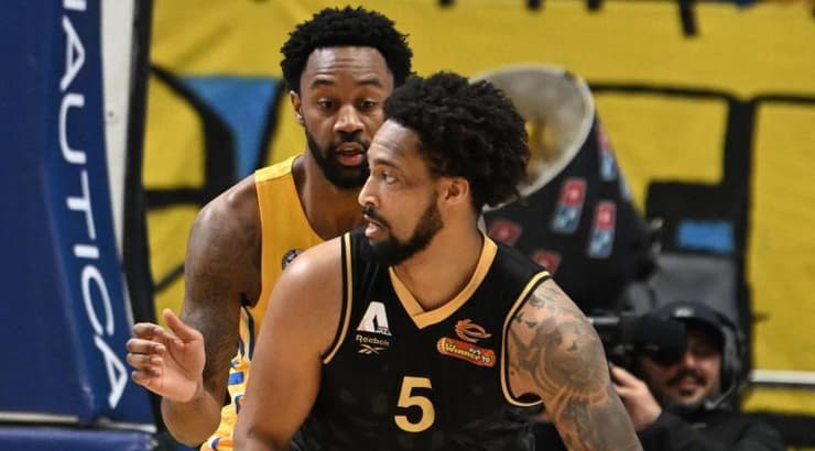 ג'יי פיי טוקוטו וליוואי רנודלף