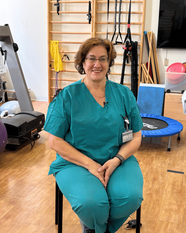 "מטפלת אימהית, המטפלת במסירות רבה עם מקצועיות רבה והמון תשומת לב אישית" לאה מגדל, פיזותרפיסטית הדסה (גיל יוחנן) לאה מגדל פיזותרפיסטית הדסה