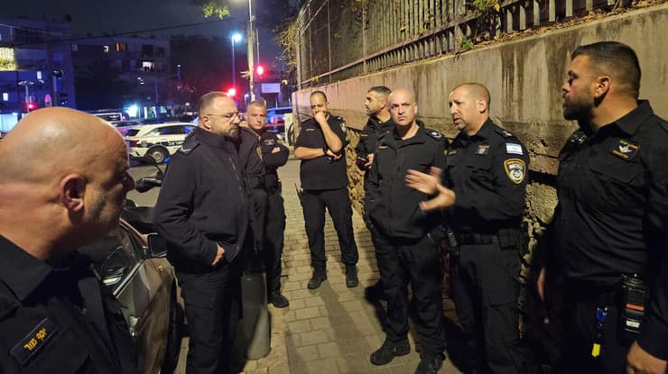 מפקד מחוז תל אביב בזירת האירוע ביפו 