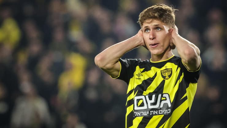 היה קאנגווה, רק מול קאנגווה. יונה אחרי החמצה (צילום: עוז מועלם) יונה לא מאמין