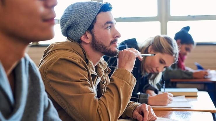 סטודנטים בשיעור