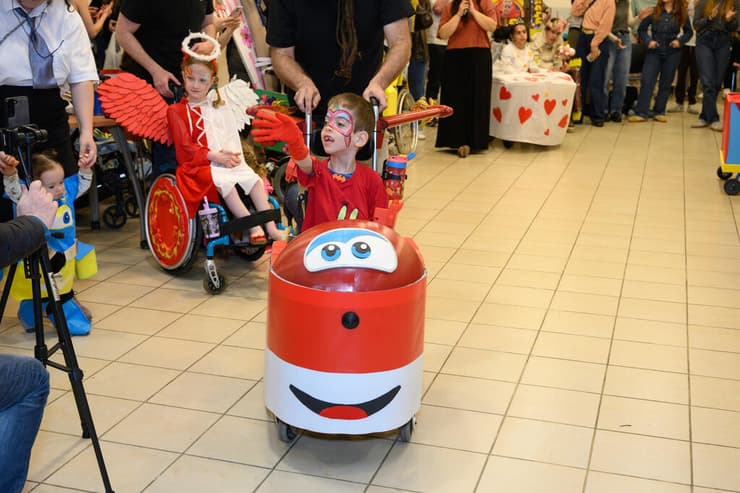 פעילות "תחפושות מתגשמות" שנערכה בבית איזי שפירא