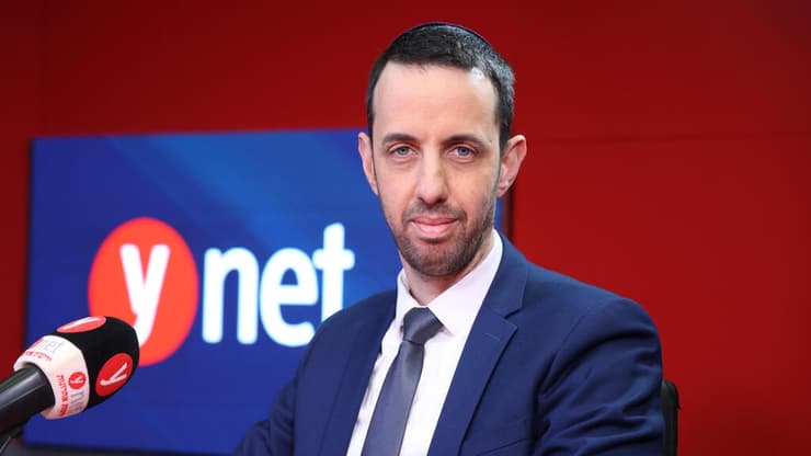 קלנר: "נשאל את השאלות הקשות כדי להגיע לחקר האמת" (צילום: אביגיל עוזי) אריאל קלנר בפודקאסט "120 ואחת" עם מורן אזולאי