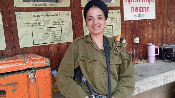  מירב אליאס, מתנדבת באיחוד והצלה. החליטה להתגייס למערך המילואים בצה"ל לאחר השבעה באוקטובר 
