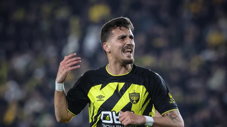 בספק להערב. שועה (צילום: עוז מועלם) שחקן בית"ר ירושלים ירדן שועה